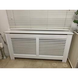 White designer Radiator cover in mint condition

COLLECTION ONLY FROM DAGENHAM RM10

Worth new £130

Selling it for £60

SIZE

 L 190cm
 H 90cm
 W 18cm

VERY EASY TO ASSEMBLE JUST FEW CLICKS ON BOTH SIDES & supplied with two wall mount fitting.