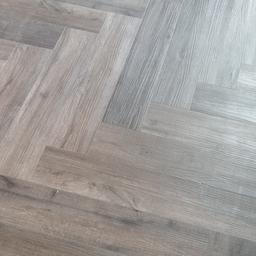 Woodpecker Brecon Stratex herringbone oak effect flooring. 7 boxes = 10m2 (£76 per box new) . 6 unused and unopened boxes and 1 box opened with just a single piece used. 1.44m2 per box - price is per box.
Collection only from Halesowen area, B63.