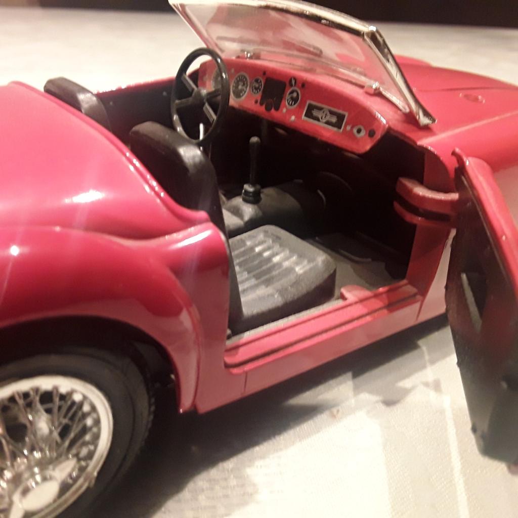 Modellauto MGA Cabrio von Polistil Tonka, in schönem rot, Metall M 1 : 16, Türen und Motorhaube zum öffnen, Chromspeichenräder, aus Sammlung, von privat, Abholpreis