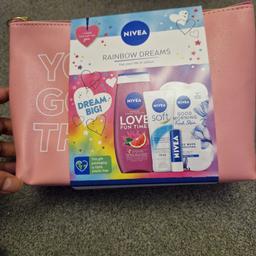 Nivea Dreams 5 piece gift set.
New. never used.
comes with lovely pink cosmetic bag.
unwanted gift