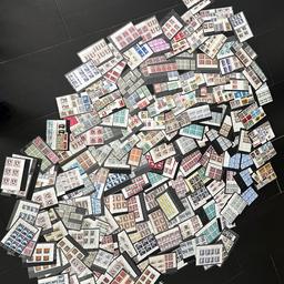 Insgesamt 150 Steckkarten mit postfrischen Briefmarken aus Österreich
