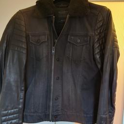 AllSaints Denim Jacket with Leather sleeves.
Right sleeve has a tear near the seam, but repairable with a skilled tailor.
Everything else is in excellent condition.

#Retro #Allsaints #Leather