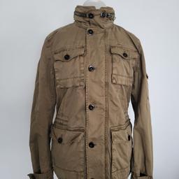 Jacke von Marc O'Polo in sehr guten Zustand
Gr S
Länge ca. 72cm
Von Achsel zu Achsel ca. 55cm