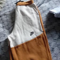 brand new nike tracksuit size 10/11 years never been worn