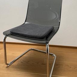 Zeitlos-moderner Ikea Stuhl “Tobias“, 
grau transparent, verchromt,
mit rutschfestem u. weichem Kissen (Überzug waschbar!)
wurde als Schreibtischstuhl verwendet,
Neupreis 90,-