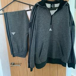 Please Read ####
MEDIUM BOTTOMS
LARGE TOP
grey and black tracksuit
string missing from top see pic
excellent condition
from a clean smoke free home