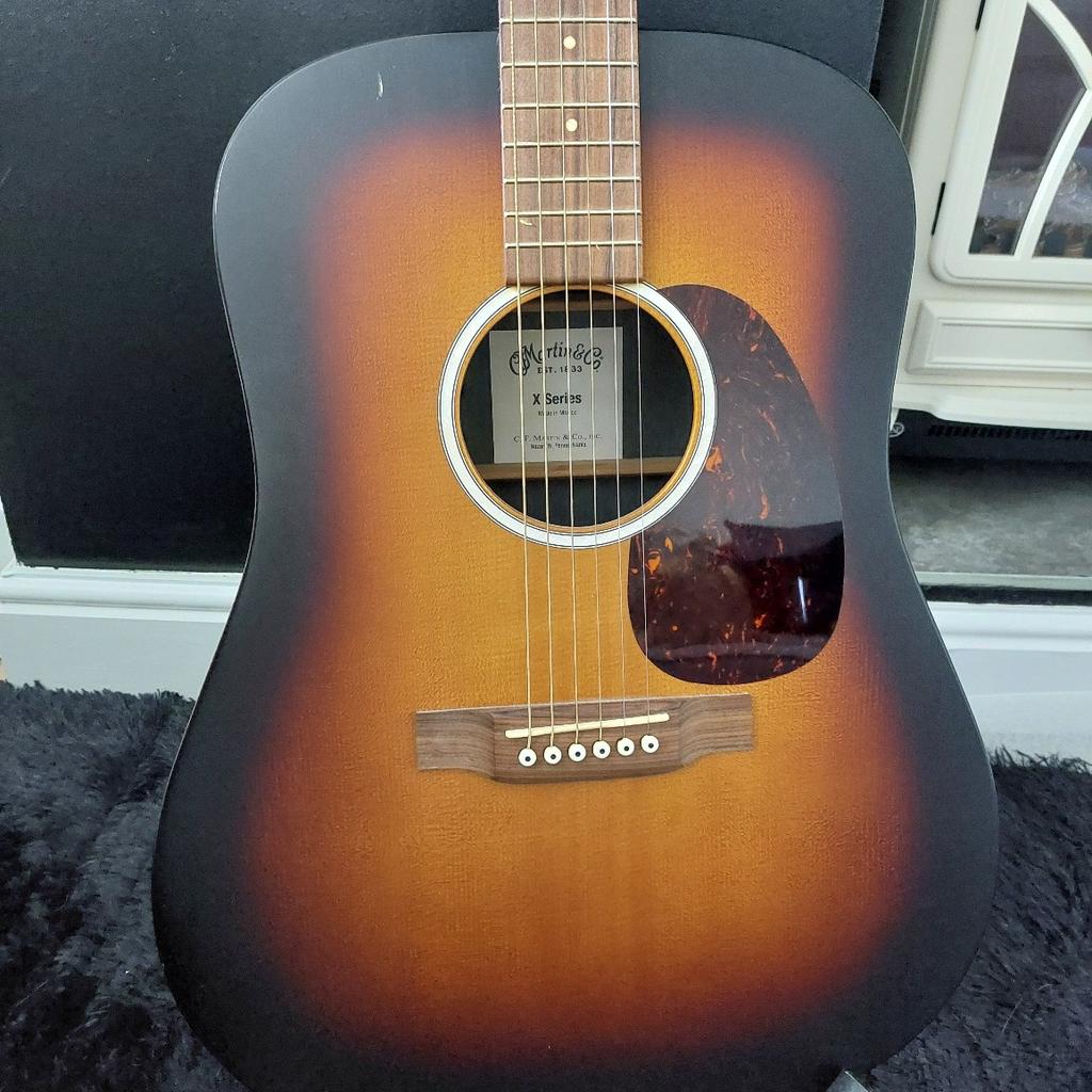 Martin X Series Guitar excellent conditin apart from 1 small knick which will be easily repaired.