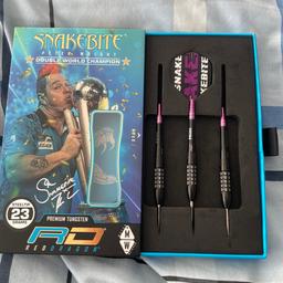 Peter wright darts used a couple of time only in practice great condition collection only will also include extra stems and flights 