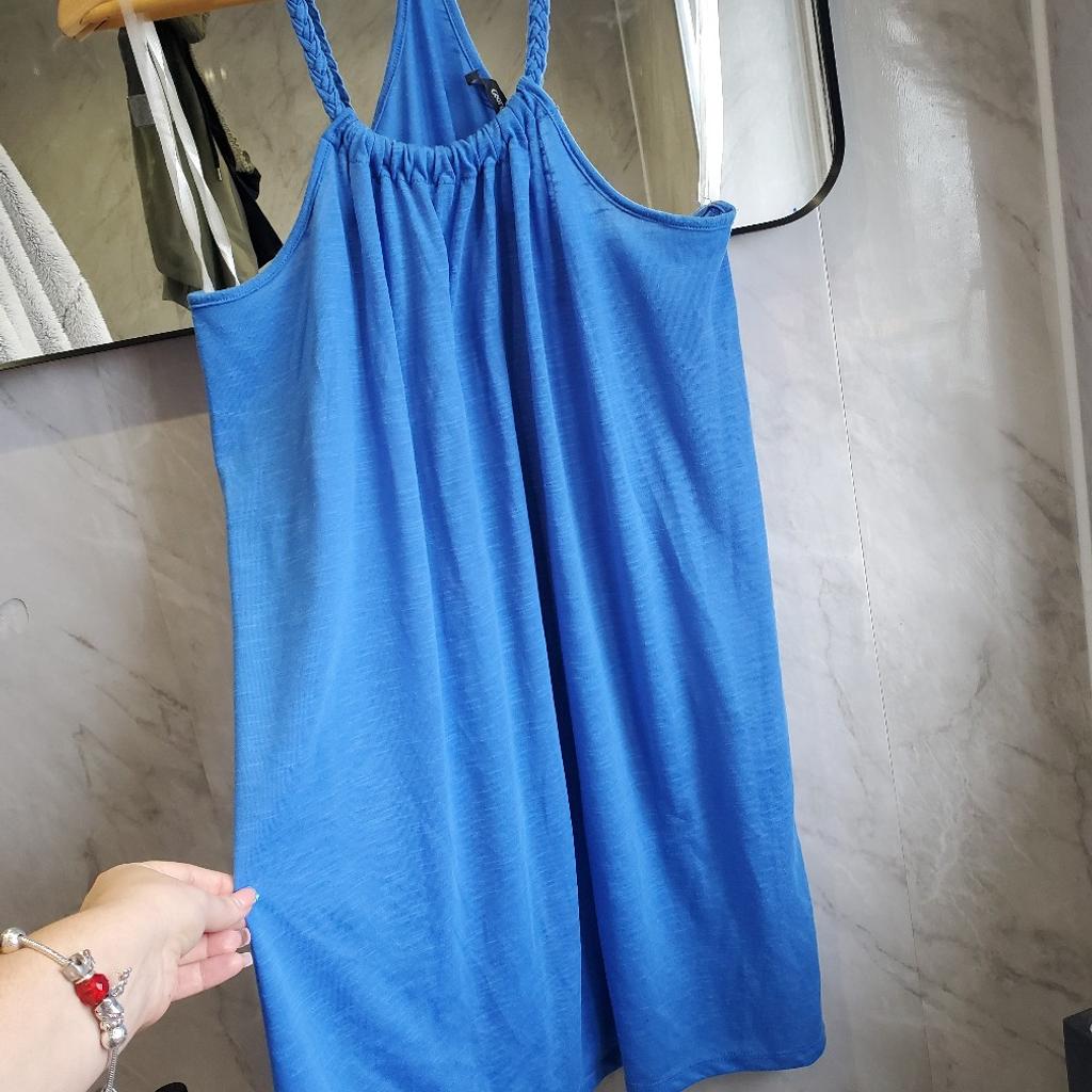 Womens Beach cover up
size medium 10/12

used but good condition
Collection only kimberworth s61 2lt
Or u can post but only though vinted name to follow is tunstill