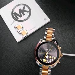 Moderne Michael Kors Smartwatch in einem neuen Zustand. Keinerlei Gebrauchsspuren.