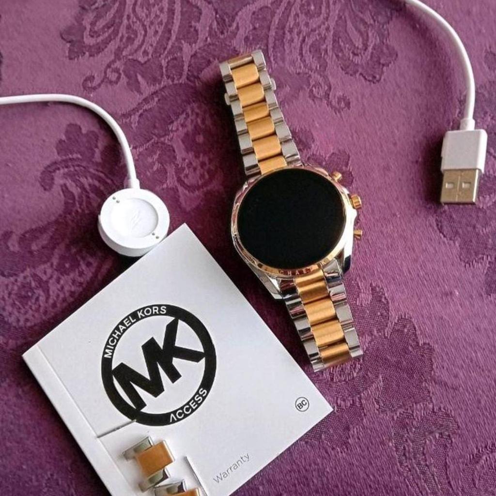 Moderne Michael Kors Smartwatch in einem neuen Zustand. Keinerlei Gebrauchsspuren.