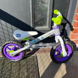 Buzz light year balance bike
Originally bought from Halfords
Toddler out grown.
Lovely condition
Safety hat brand new included