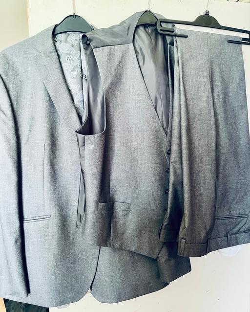 Buy & Sell West Midlands Wolverhampton - Photos for Mens Grey 3 Piece Suit