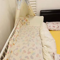 Verkaufe Kinderbett 70x140 cm mit Matratze,Himmel und Himmelstange.