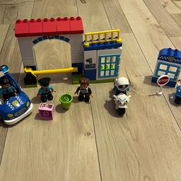 Lego Duplo Polizeistation und Motorrad
