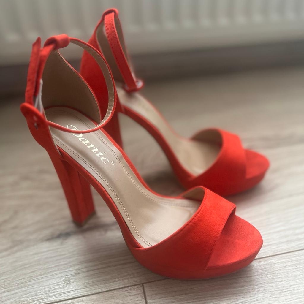 Danic Orange strappy hi-heels size UK 4 ✨