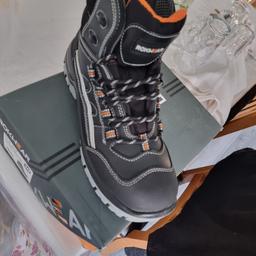 brand new safety steel toe boots size 10 UK collocation with cash only thanks