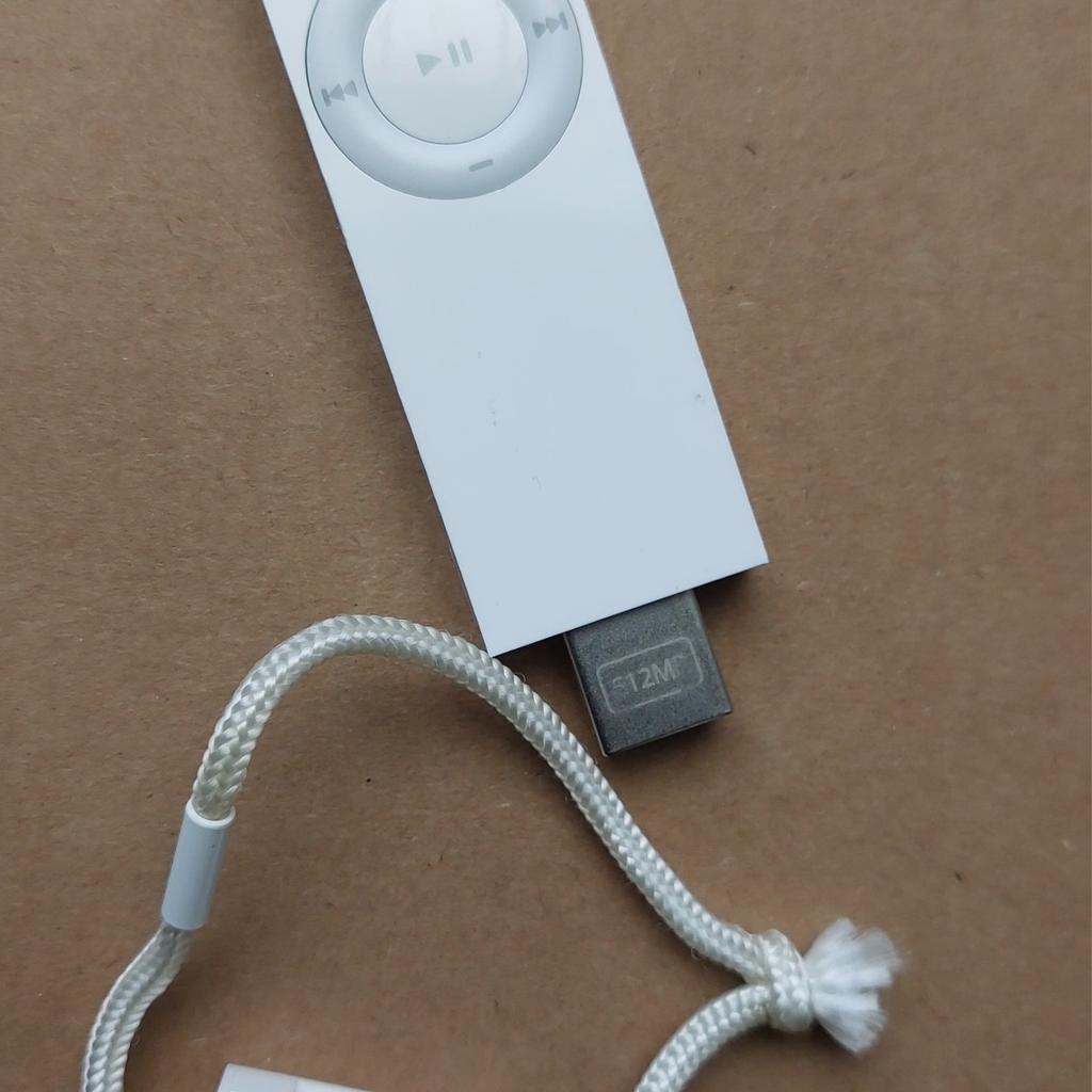 Genuine Apple iPod Music MP3 Player USB 1st Gen White A1112 512MB
Collection from Wolverhampton
Can be delivered locally for extra