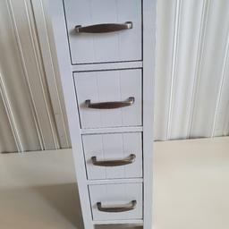 🔹️Tongue & groove 4 drawer slimline unit-white

🔹️New, flat pack

🔹️Size H65, W22.5, D25cm

🔹️Internal drawer H9.5, W11.2, D18.8cm