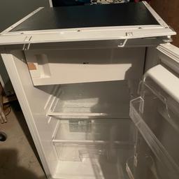 Verkaufe Einbau Kühlschrank der Marke respektter 87 cm mal 57 cm