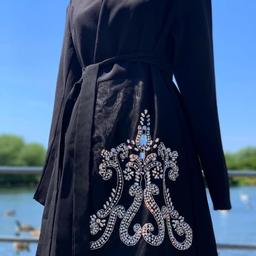 Brand New Modest Blazer with Matching Cord Set.

Comes with vest tip and trousers

can be worn on an abayah.

Size is 14 could fit one size up, can be tightened with belt for a size 12.

No returns or exchanges