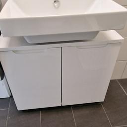 Waschbeckenunterschrank in Weiß

Breite/Höhe/Tiefe: 80/66/32 cm