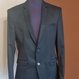 Schwarzer Anzug von Zara Man Hose Größe 42 Sakko Größe 52 Nichtraucherhaushalt
30€ VHB