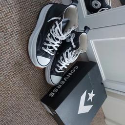 Black and white leather hike converse size 6, only worn twice, amazing condition as you can see from photos.