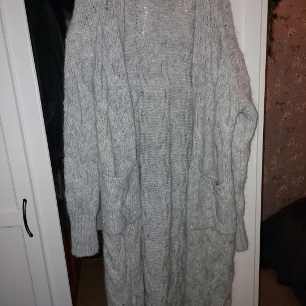 long chunky cardigan from zara, perfect condition, no tags.