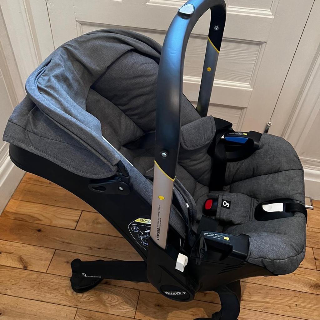 Doona car seat
Excellent condition
With newborn/small baby insert