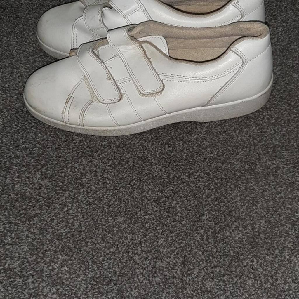 can post or collection is bd7. size 7 for women. excellent condition
