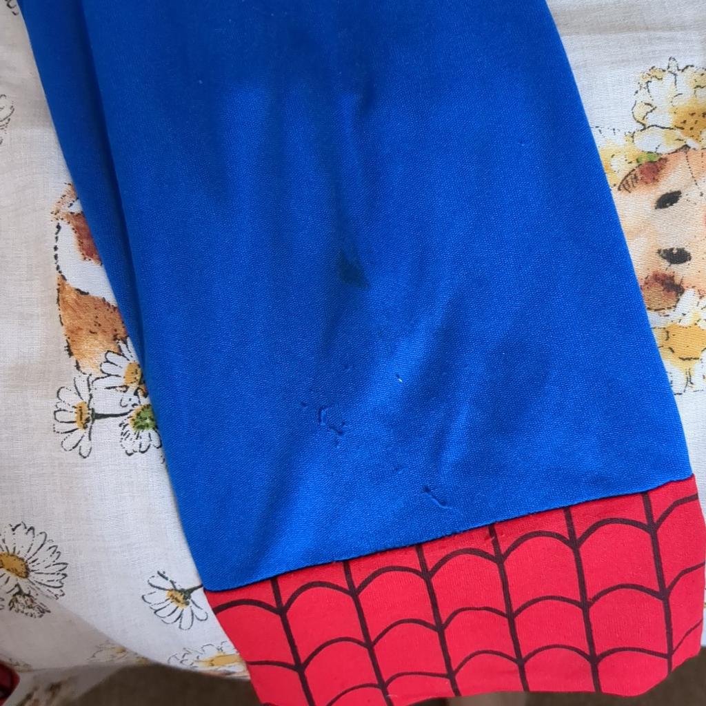 Spiderman costume 5-6 years few pulls couple of marks ideal dress up