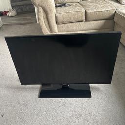 Samsung 32 inch HD TV comes with stand and remote

Not a smart tv