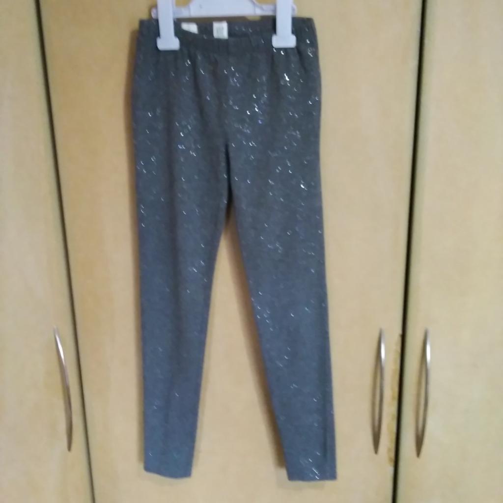 like new BY GAP SEE SECOND PICTURE PICK UP ONLY