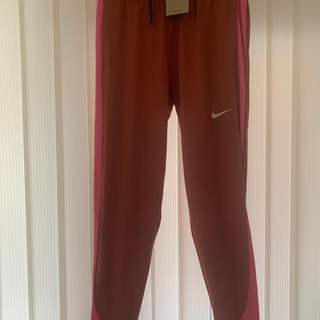 Brand new therma fit Nike running trousers
Size small U.K. 8-10
Was £74.99