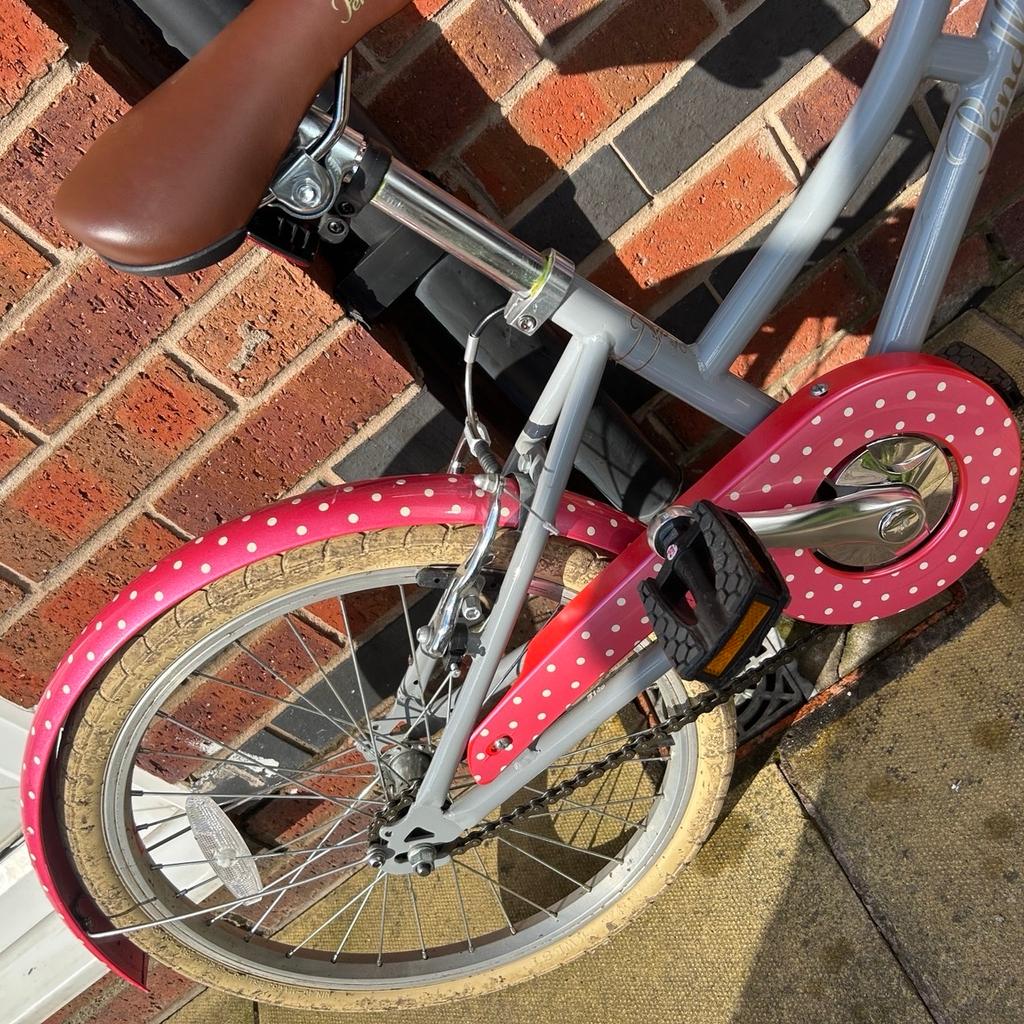 Excellent bike hardly used, daughter outgrown. 20” wheel size age 6-11 depending on height
