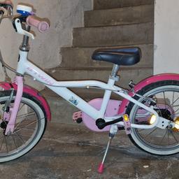 Verkauft wird ein Mädchen Fahrrad
günstig weil die Luft nachgefüllt werden muss und bissele rost dran ist eingestaubt ist es da es im Keller steht
kann angeschaut werden