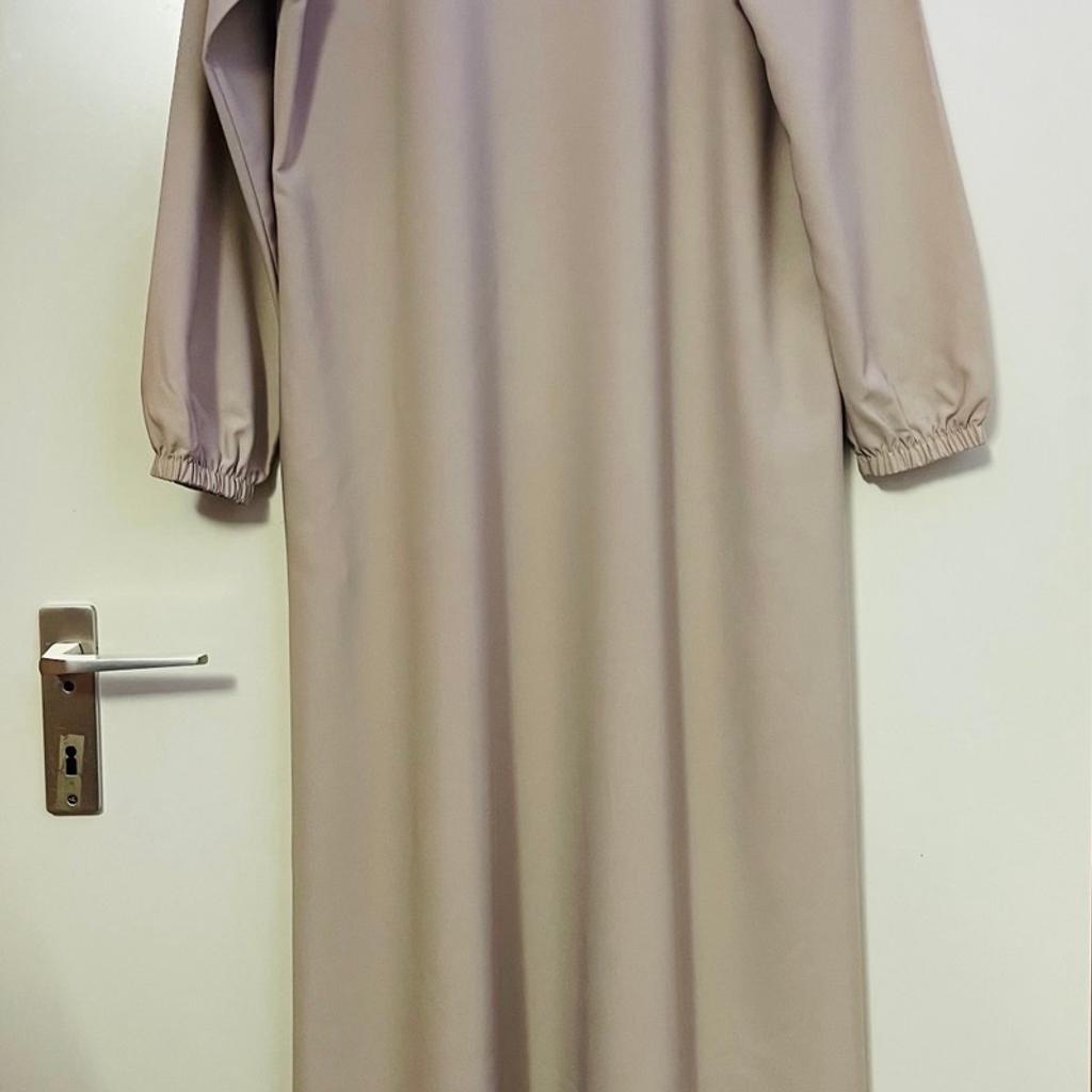 Abaya Sirine Reißverschluss Hellbeige XL

-Größe: XL, fällt wie L aus
-Farbe: hellbeige
-Die Abaya im coolen Look ist fast wie neuwertig um im sehr gutem Zustand

Der Preis enthält die Versandkosten inklusive.

Preisvorschläge möglich!