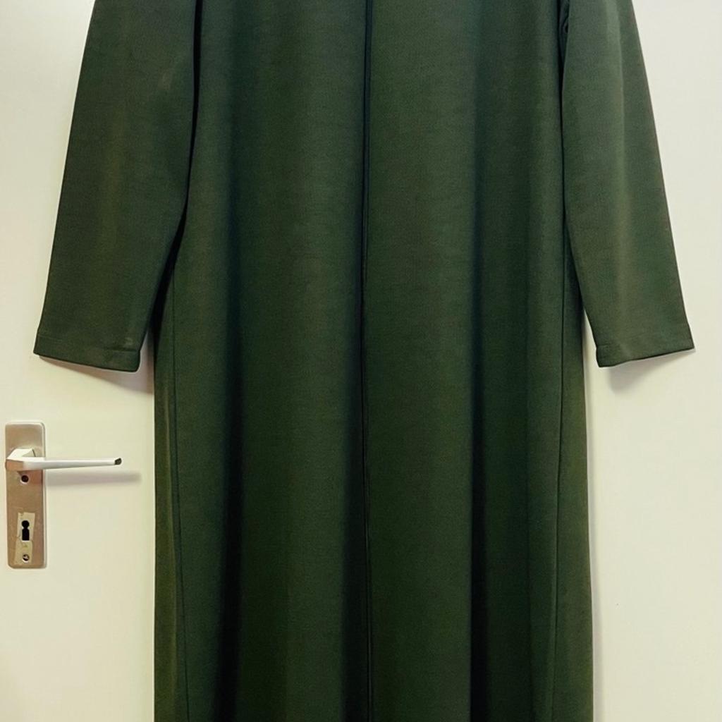 Abaya Khaki XL mit Stehkragen und ohne Innenfutter

-Größe: 52, fällt wie L aus
-Farbe: khaki
-Die Abaya im coolen Look ist fast wie neuwertig um im sehr gutem Zustand

Der Preis enthält die Versandkosten inklusive.

Preisvorschläge möglich!