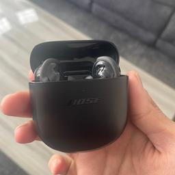 Bose black ear buds 
Excellent condition