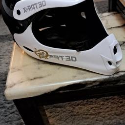 Boys Helmet. SIZE 54cm - 58cm - Hardly worn. Excellent Condition - £15
Reduced to £10
Protection for cycling, BMX and skateboarding