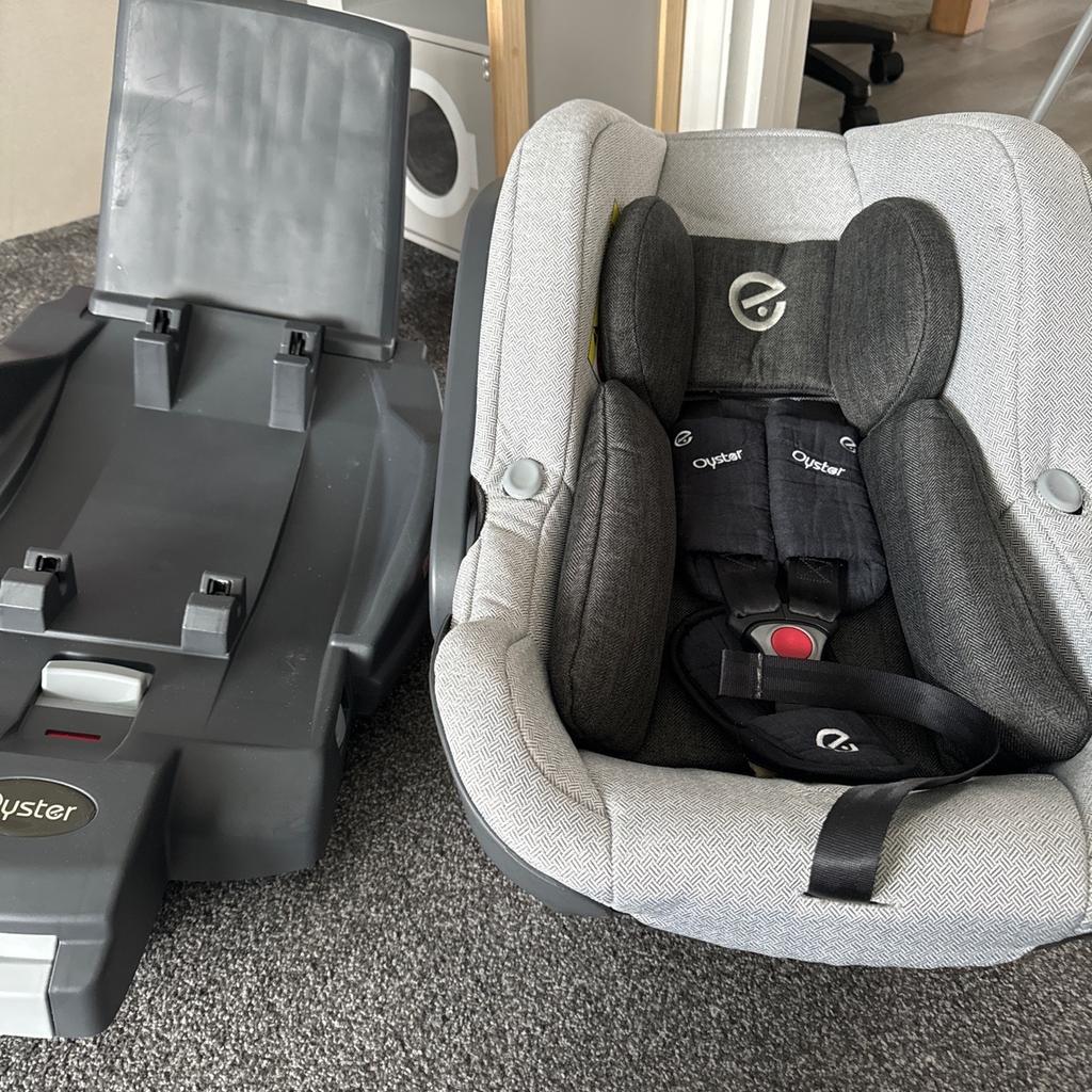 Oyster capsule car seat and isofix base comes with rain cover good condition