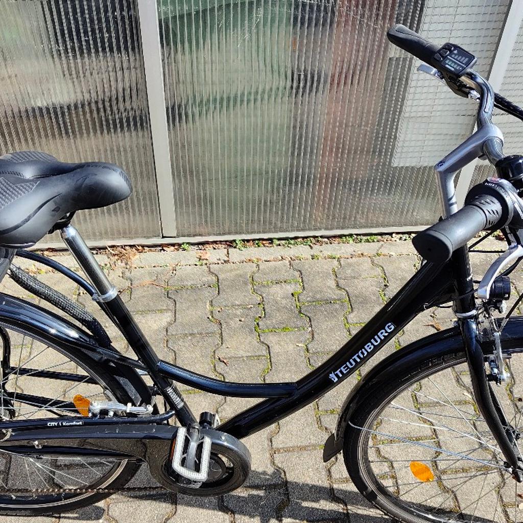Das Teutoburg Senne ist ein E-City Bike aus Stahl mit einer 28-Zoll- Reifengröße und einem Gewicht von 26 kg. Der Hochleistungsakku (Li-Ion) mit 36 Volt / 10,4 Ah / 374,4 Wh hat eine max. Reichweite von bis zu 50 Km.
Das Damenrad ist neuwertig und weist Gebrauchsspüren auf.
Inkl. Akkuladegerät, schließbarer Fahrradkoffer und Fahrrad Helm. Fahrradsattel wurde durch einen breiteren und bequemeren (26*21) ersetzt.
Nur Abholung, keine Rückgabe.
Zahlung: Bar oder PayPal.