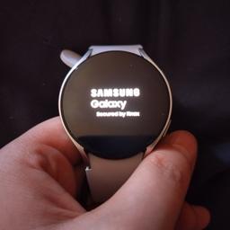 3 weeks old Samsung galaxy watch 6

44mm 4g internet , RRP £369

features:
sp02 measures blood oxygen any time and during sleep
sleep tracker
blood pressure
ECG and heart rate
can download games and apps
and much more

collection wendsbury