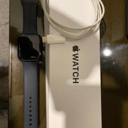 Apple watch se 2nd gen 44mm comes with box which is bit broken and a charger, not a scratch on the watch and works perfect.