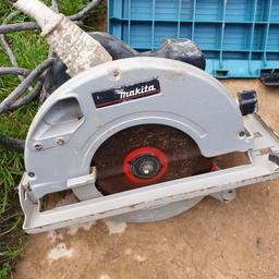 MAKITA 110V CIRCULAR SAW 1300W 190MM + CASE 110 VOLT SAW IN GOOD WORKING ORDER + WILL BE SHOWN. BRUSH SPARKS A LITTLE BUT IS FULLY FUNCTIONAL WHICH IS NORMAL WHEN WORN + DOESN'T AFFECT IT. COLLECTION IS TUPTON OR LOCAL DELIVERY FOR FUEL COST.