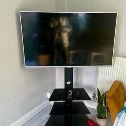 42 inch, Panasonic smart TV for sale, excellent condition, no scratches. Matching TV stand available for 30£. Smoke and pet free home. 

( screen just needs a tissue wipe thats all)