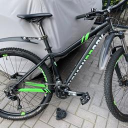 Diamondback's Hydra 1.0 Mountain Bike. Alloy Butted Hydrofomed frame tubing, Shimano Deore 2x10 gearing, Schwalbe Nobby Nic Tyres 27.5". Green and black. Spare inner tube and mud guards included. Only used a couple of times and cost £350 new. See photos for full spec. Can deliver local to Derby.