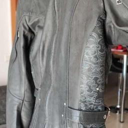 Verkaufe eine selten getragene Motorrad Lederjacke für Damen der Marke Held. (Größe 38)
Die Jacke hat keinerlei Gebrauchsspuren und ist in Top Zustand. Neupreis €350.-
Leider ist sie meiner Frau eine Spur zu klein.