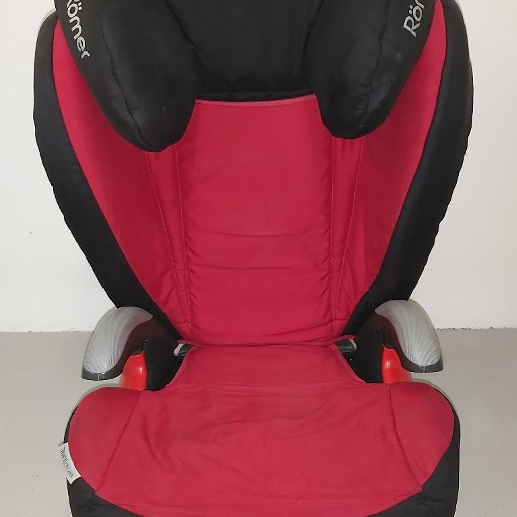 Farbe rot/schwarz
Der Kindersitz ist in einem super Zustand.
Er besitzt kein Isofix System.
Sitzunterlage ist auch dabei.